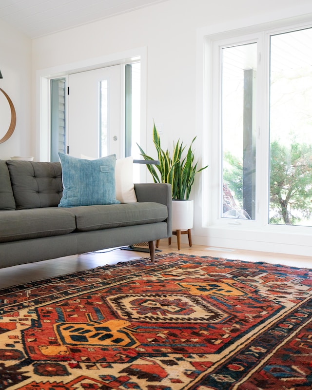 Contemporary rug designs: Geometric patterns, abstract designs, and minimalist styles